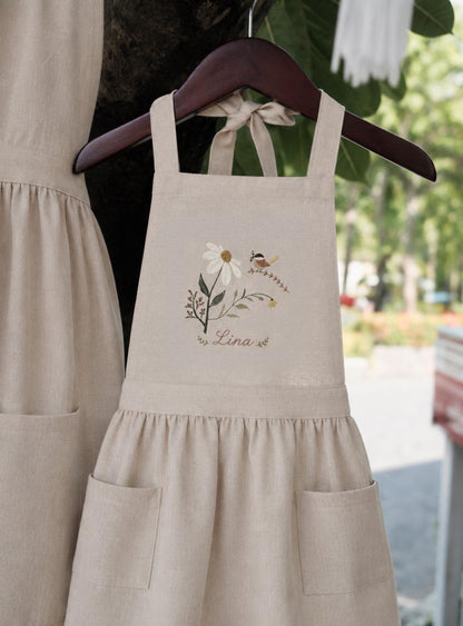 Personalized Mommy and Me Aprons, Matching Mom and Kids Linen Apron, Hand Embroidered Floral Apron, Custom Name Mother Daughter Gift