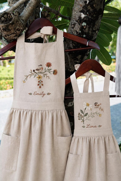 Personalized Mommy and Me Aprons, Matching Mom and Kids Linen Apron, Hand Embroidered Floral Apron, Custom Name Mother Daughter Gift