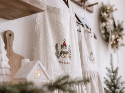 Personalized Christmas Mommy and Me Aprons, Matching Mom and Kids Linen Apron Set, Hand Embroidered Cat, Custom Family Name Holiday Gift Set