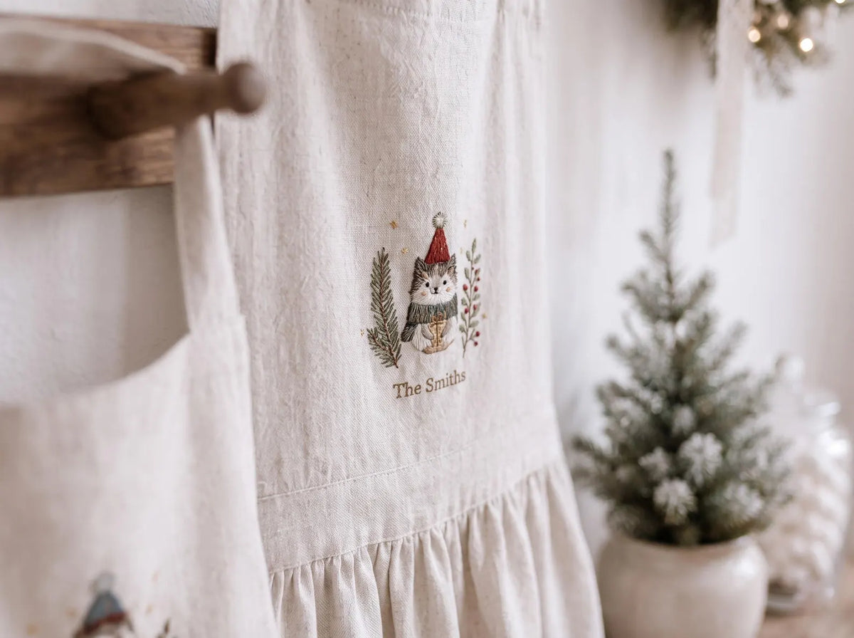Personalized Christmas Mommy and Me Aprons, Matching Mom and Kids Linen Apron Set, Hand Embroidered Cat, Custom Family Name Holiday Gift Set