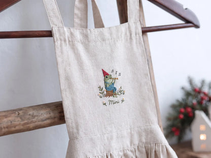 Personalized Mommy and Me Aprons, Matching Mom and Kids Linen Apron Set, Hand Embroidered Wildflower Wreath & Frog, Custom Name Family Gifts