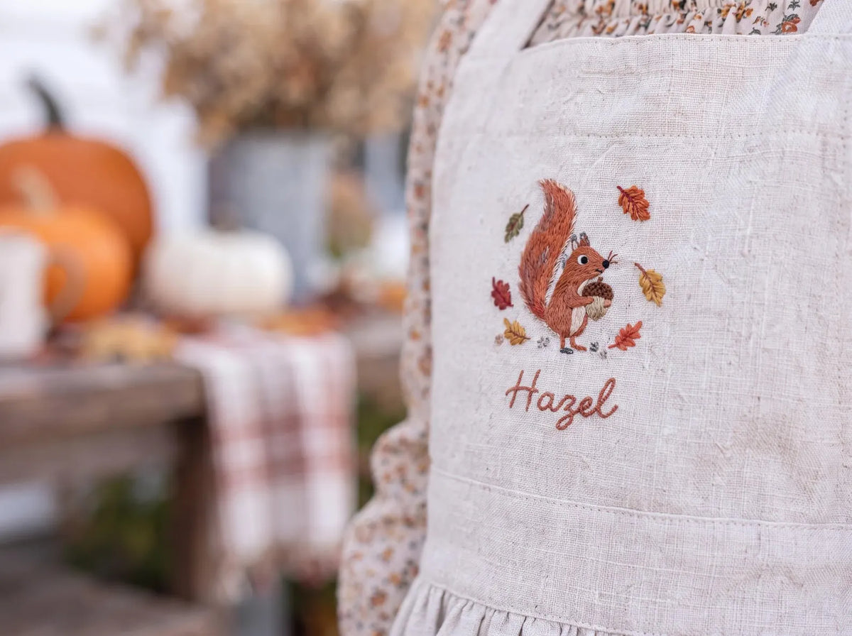 Personalized Mommy and Me Aprons, Matching Mom and Kids Linen Apron Set, Hand Embroidered Acorn & Squirrel, Custom Name Autumn Family Gift